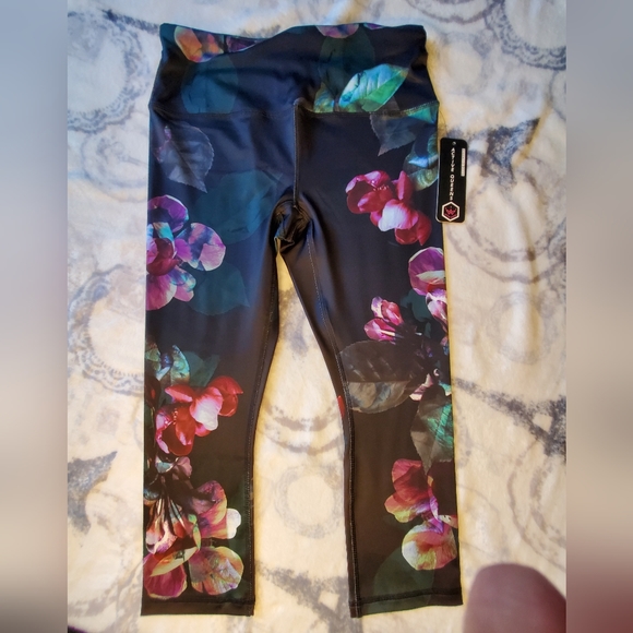 Active Queens Capri Yoga Pants - Picture 4 of 9